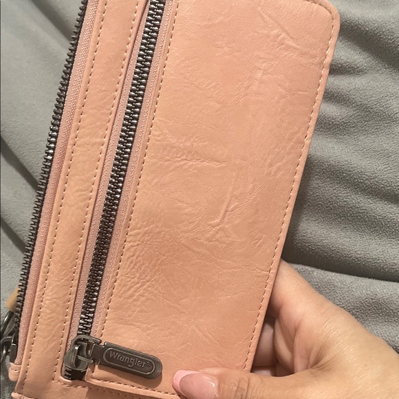 Wrangler Blush Wallet with Patterned Strap - Picture 5 of 6